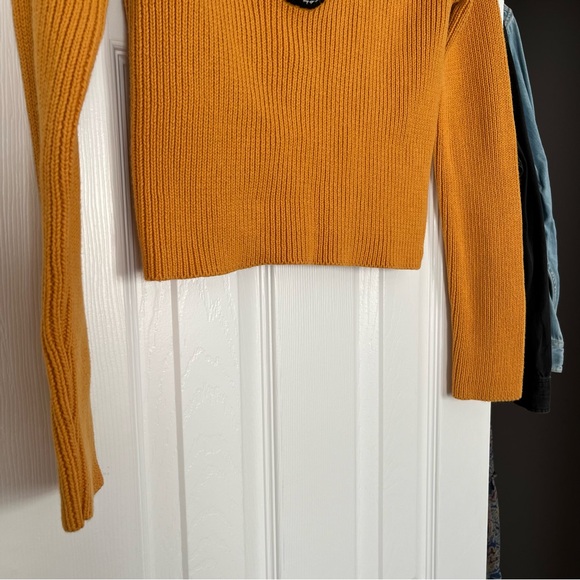 Disney x Forever 21 Mickey Mouse Turtleneck Sweater - Picture 6 of 7